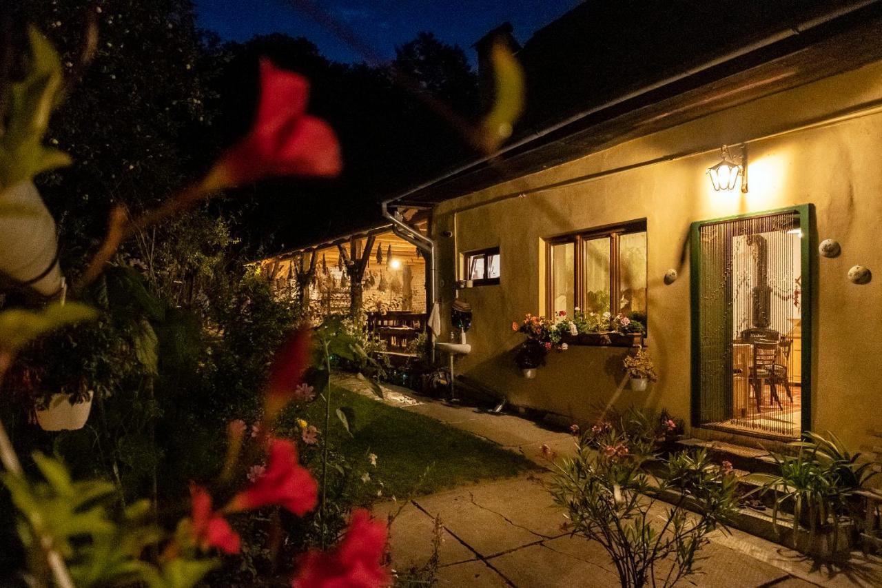 Villa Rihuini Eco Wine House Transylvania Riomfalva Kültér fotó